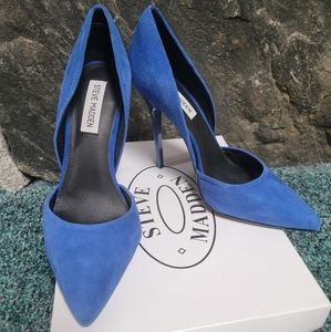 Womens size 8 1/2 Steve madden pumps.